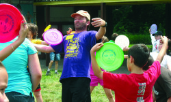 Frisbee champion takes center stage