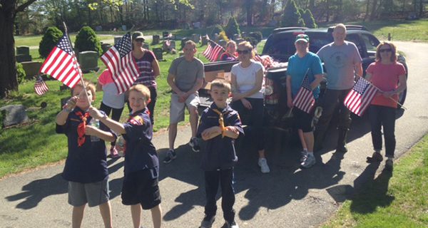 Walpole Veterans Committee to adorn graves