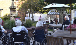 Briarwood hosts ‘Music Under the Stars’