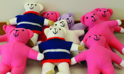 Seniors’ bear hands comfort children