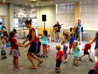 Kids dance to Rolie Polie Guacamole