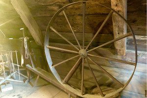 An antique spinning wheel stands as a reminder of the booming New England fabric production industry during English colonization. Photos by Rachel Gore 