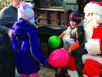 Santa returns to town common