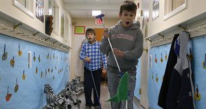 Two brothers look for the hole-in-one. Photos by Alex Oliveira