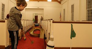 Teeing off down the church pews. Photos by Alex Oliveira