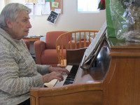 Woman’s Club hosts holiday party