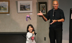 Pumpernickel Puppets visit the library