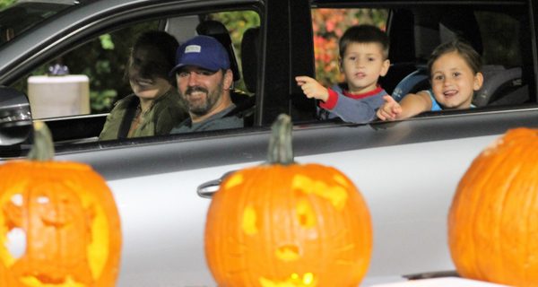 Town hosts drive-through pumpkin display