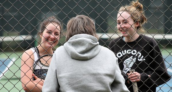 Medfield girls tennis easily remains undefeated