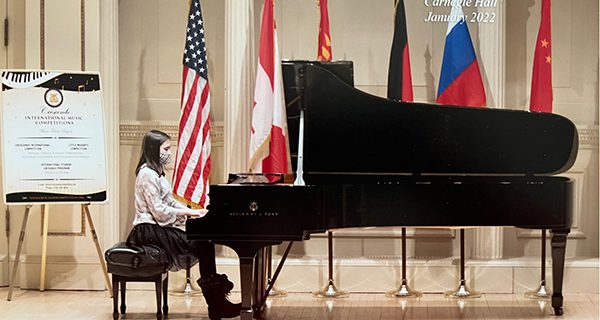<strong>Natasha Huss plays Carnegie Hall</strong>