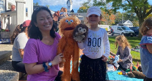 Puppet storytime delights Medfield kids