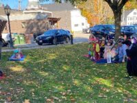 Kurt Jackson spins yarns at library 