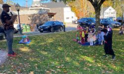 Kurt Jackson spins yarns at library 