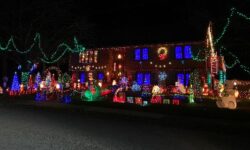 Holiday Lights tour reveals sparkling Walpole