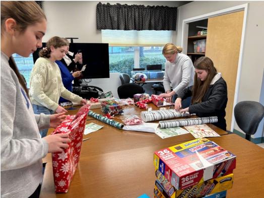 Intergenerational gift wrapping at the COA