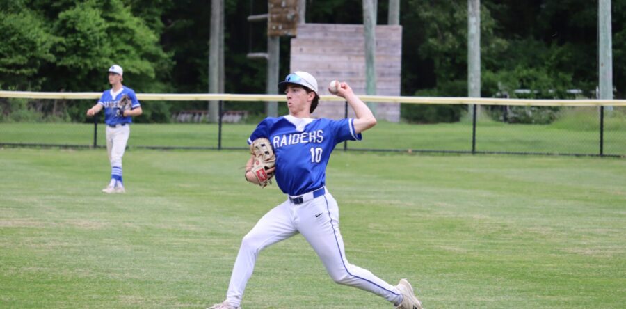 Raiders roar into the playoffs